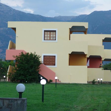 Terpsichore Apartments Kyparissia Exterior foto