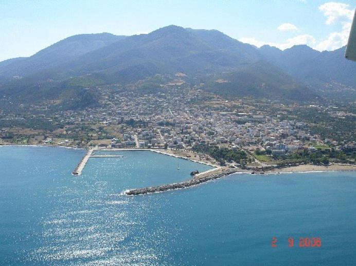 Terpsichore Apartments Kyparissia Exterior foto